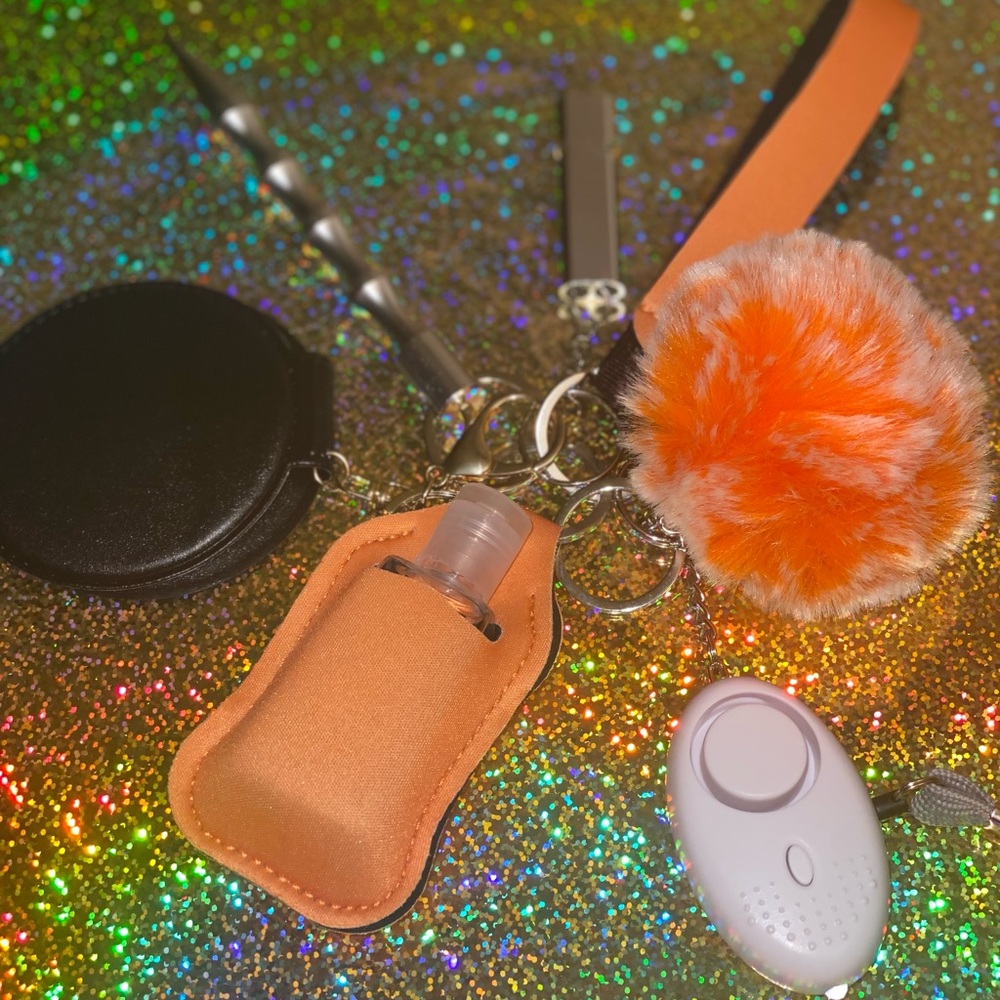 Keychain‼️ - Picture 3 of 3